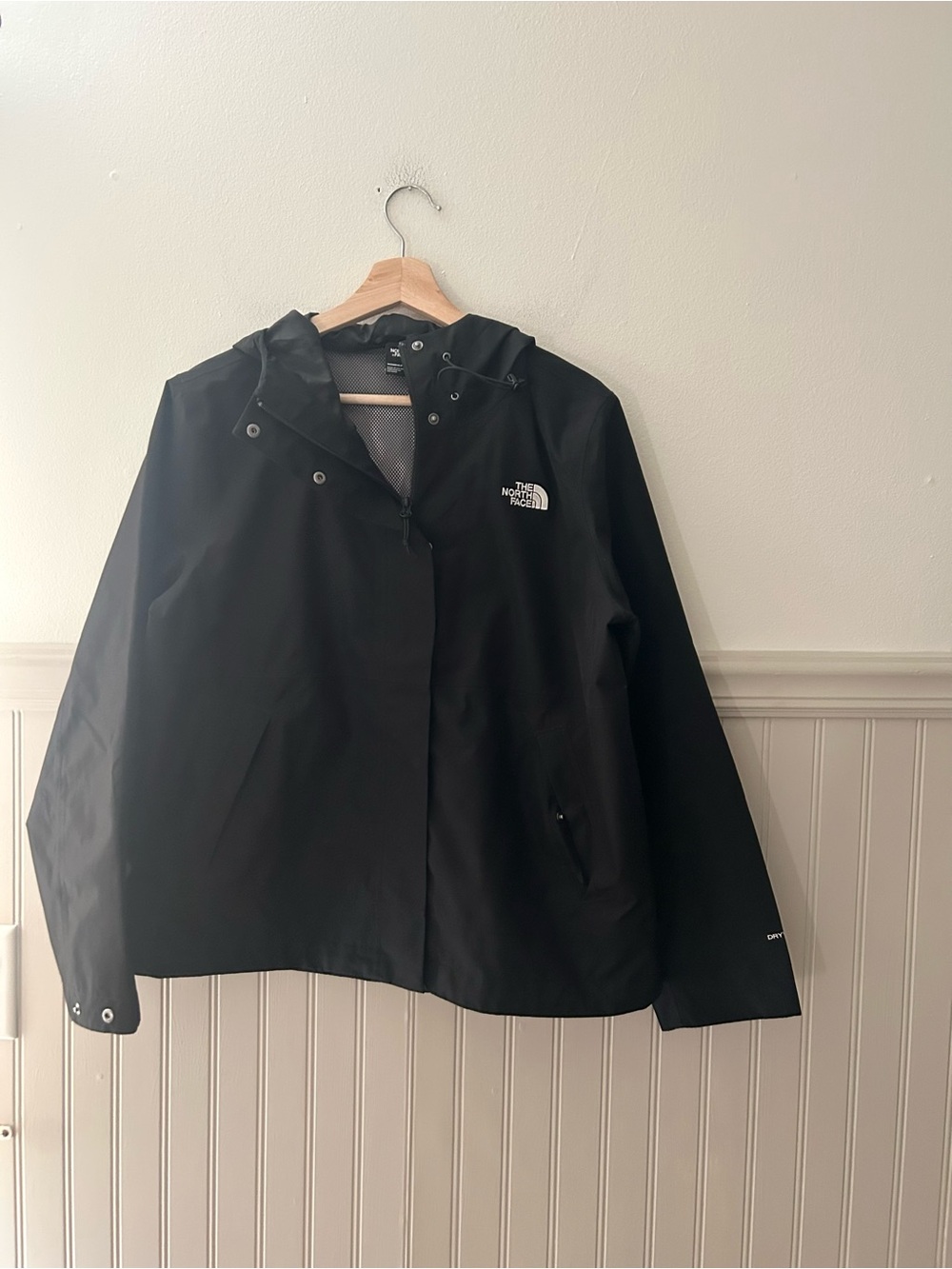 North Face Women’s Medium Black Lightweight Hooded Windbreaker Jacket